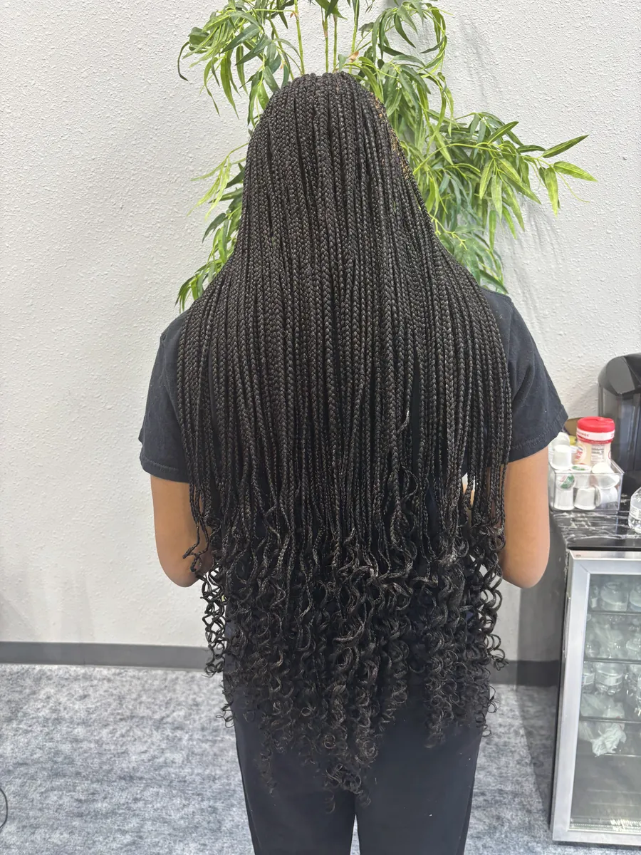 Long black knotless braids with curly ends
