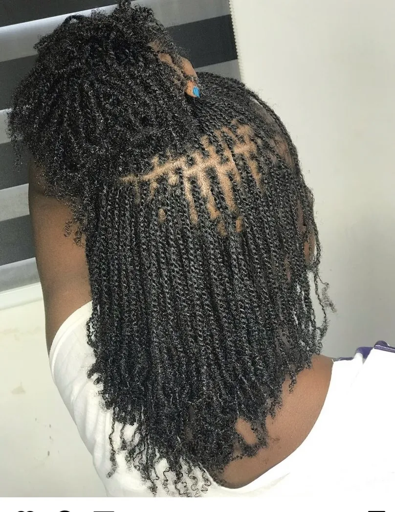 Shoulder-length kinky twists with square parts